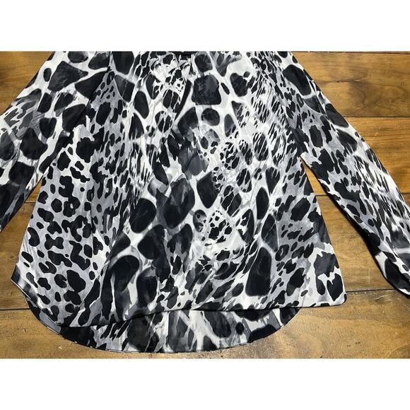 VTG St. John Black Gray Animal Print Silk Faux Wrap Blouse Top 4 - Picture 5 of 13